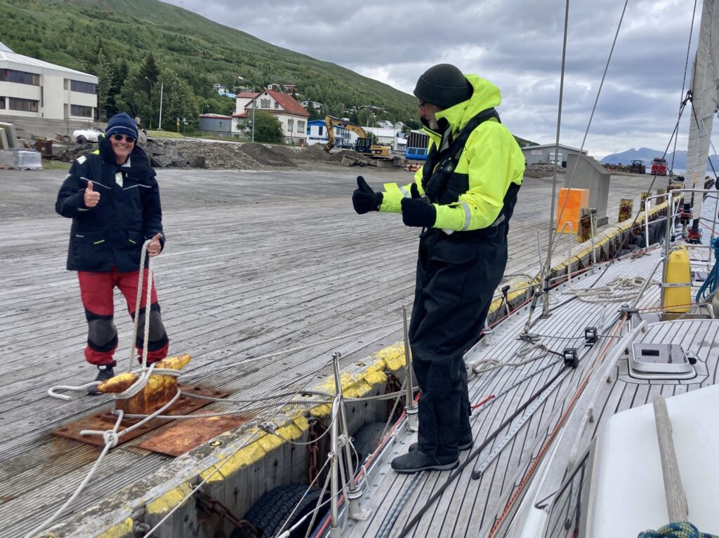 Eskifjörður, een van de vele fjorden die diep het land in snijden aan de oostkust van Ijsland